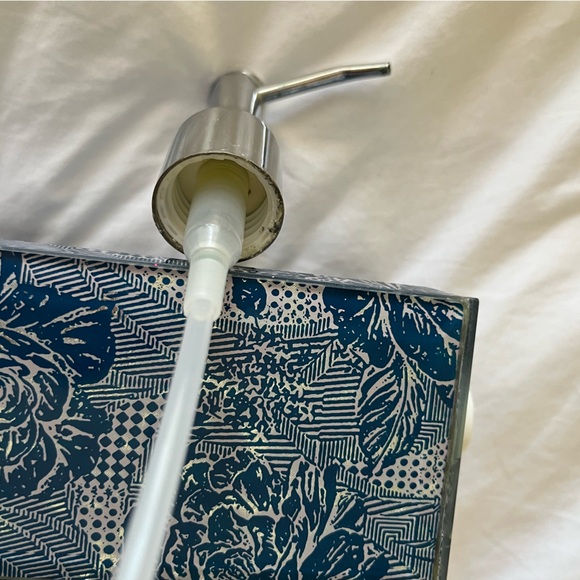 Mackenzie Childs blue royal rose Soap Dispenser - Picture 5 of 6